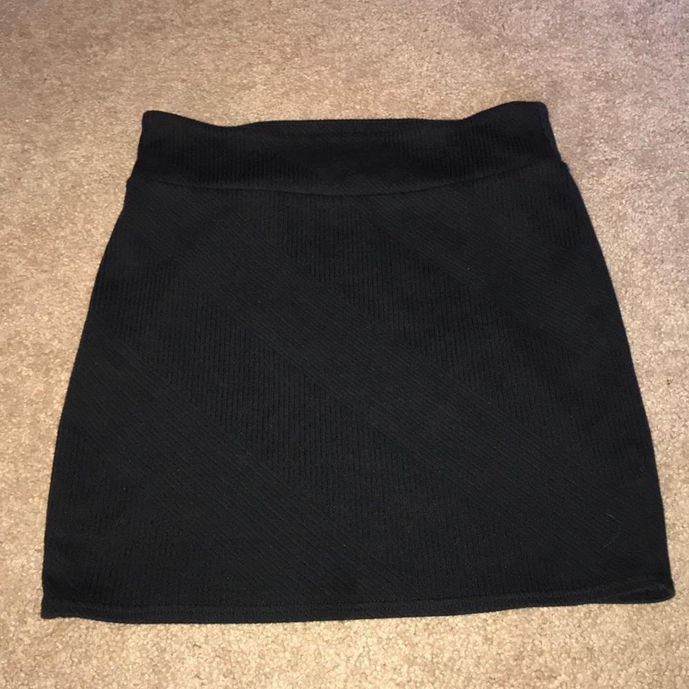 American Eagle black mini skirt!